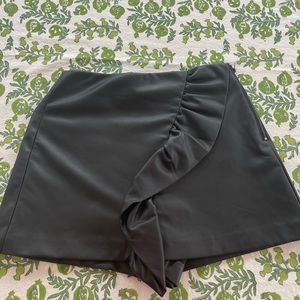 Zara Black leather ruffle skort